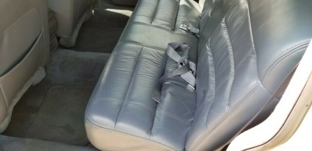 1994 Cadillac Fleetwood Base 4dr Sedan - photo 6