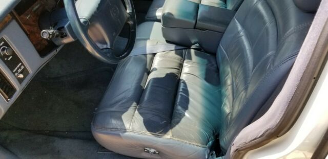 1994 Cadillac Fleetwood Base 4dr Sedan - photo 7