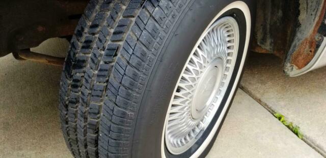 1994 Cadillac Fleetwood Base 4dr Sedan - photo 13