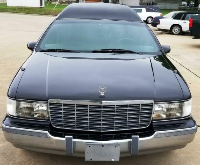 1994 Cadillac Fleetwood Base 4dr Sedan - photo 2