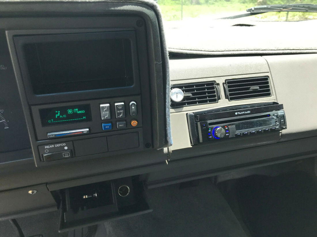 1994 Chevrolet Suburban - photo 12