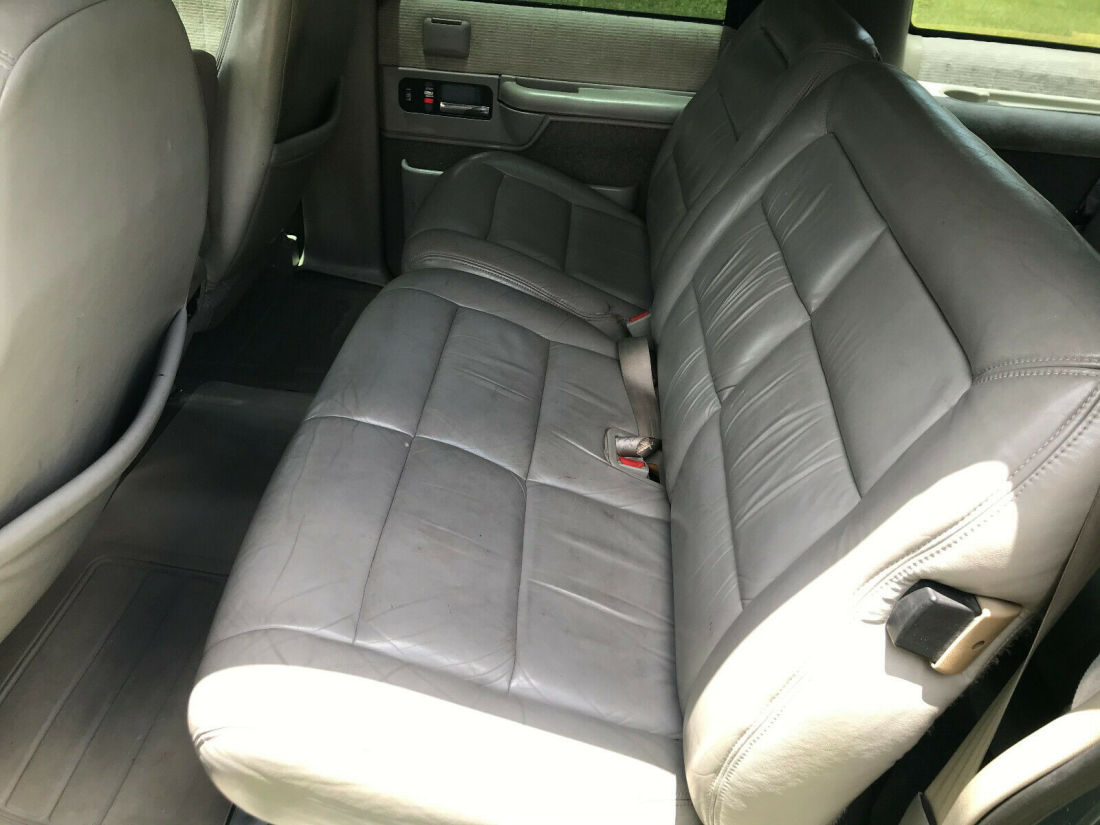 1994 Chevrolet Suburban - photo 8