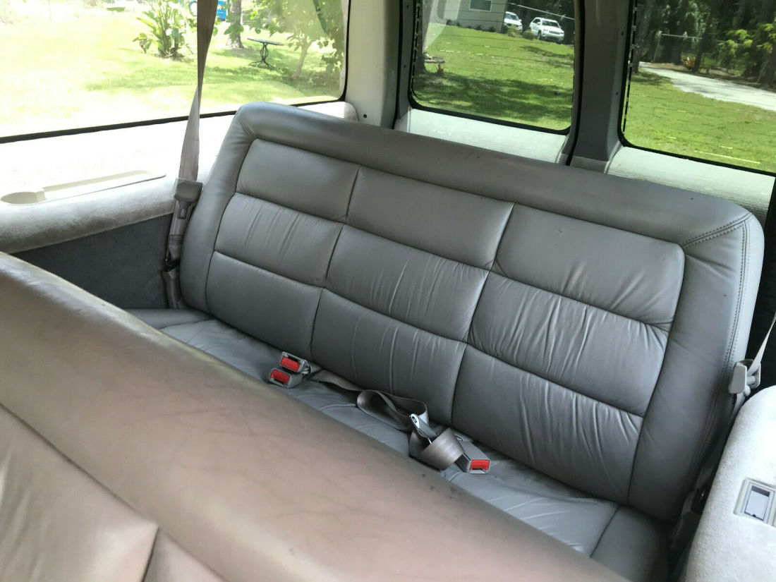 1994 Chevrolet Suburban - photo 9