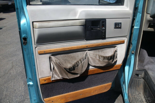 1994 Chevrolet Astro - photo 9