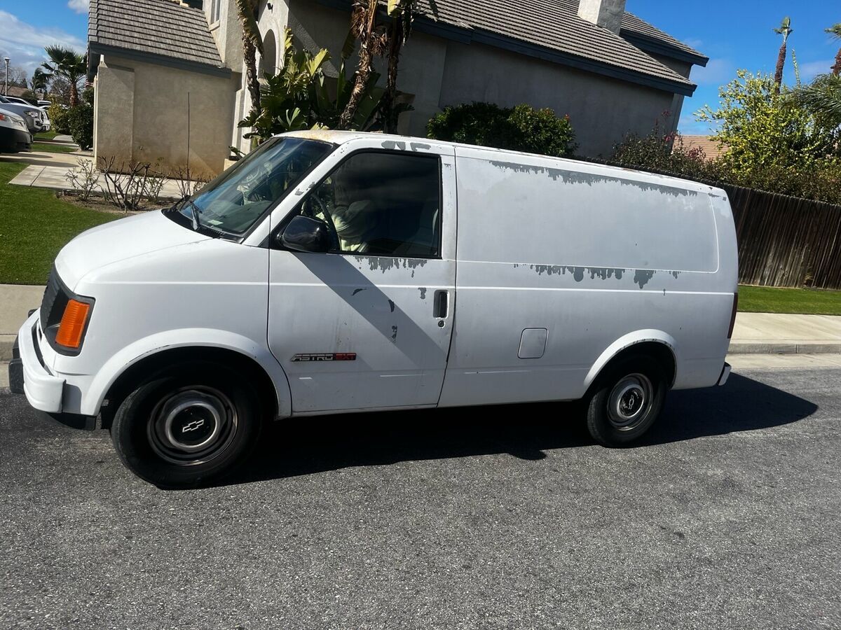 1994 Chevrolet Astro - photo 2