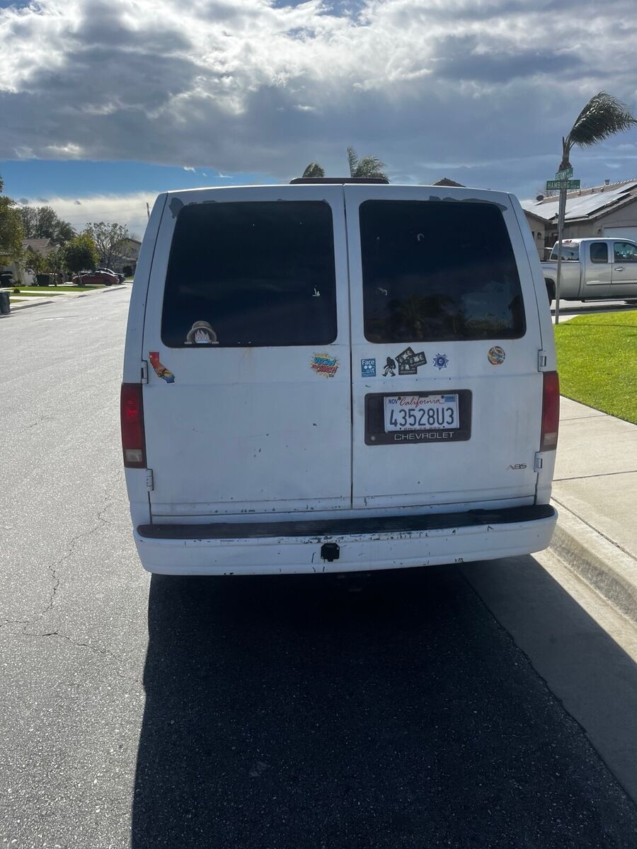 1994 Chevrolet Astro - photo 3