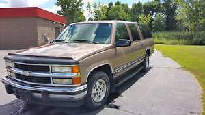 1994 Chevrolet C1500 Suburban Loaded leather, Tow Package 3rd Row Power Seats 1994 Chevrolet Suburban C1500