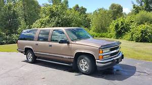1994 Chevrolet Suburban C1500 - photo 2