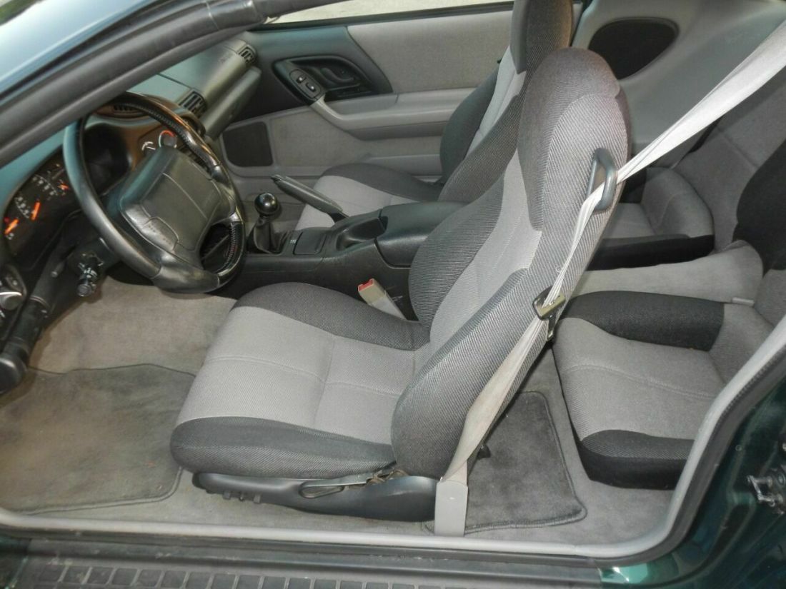 1994 Chevrolet Camaro Base 2dr Hatchback - photo 2