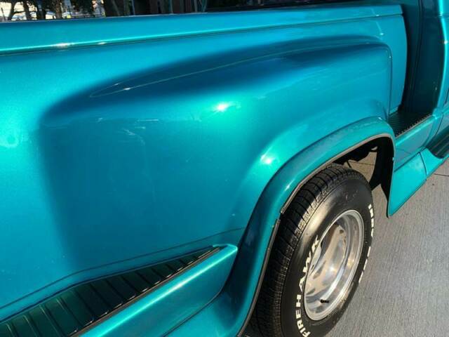 1994 Chevrolet C/K Pickup 1500 4X2 2dr Regular Cab - photo 3