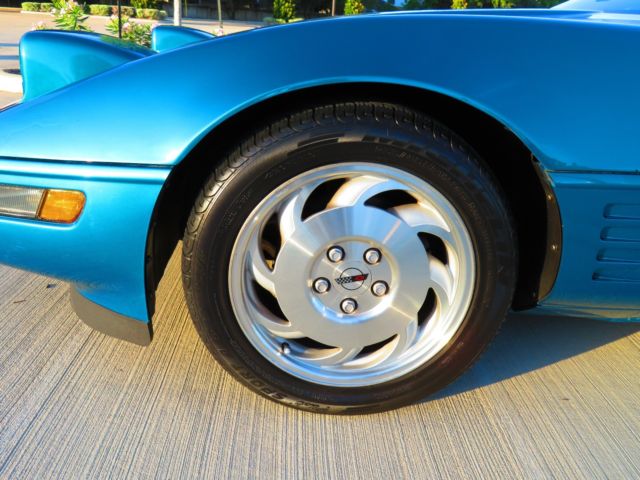 1994 Chevrolet Corvette Base Hatchback 2-Door - photo 13