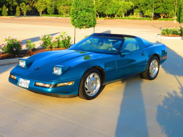 1994 Chevrolet Corvette Base Hatchback 2-Door - photo 2