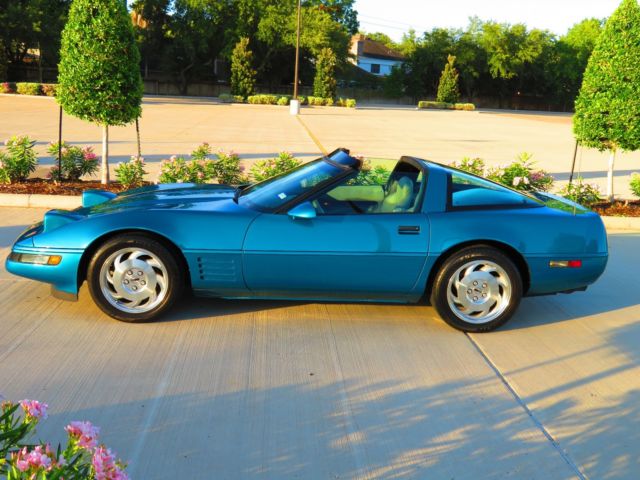 1994 Chevrolet Corvette Base Hatchback 2-Door - photo 3