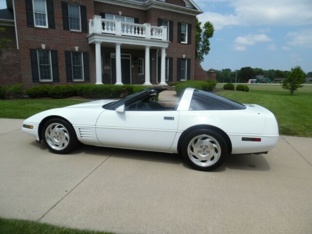 1994 Chevrolet Corvette 2 door coupe