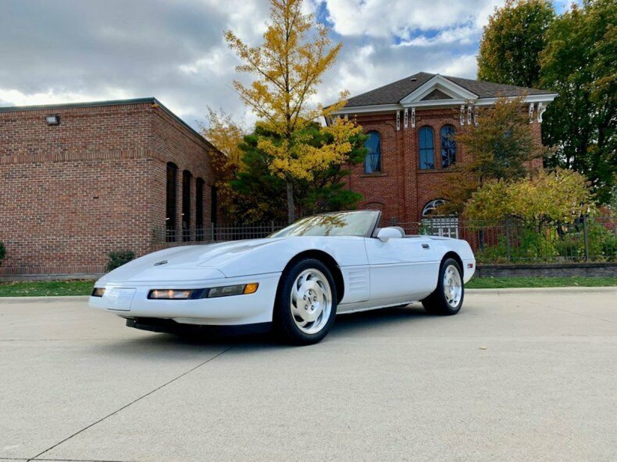 1994 Chevrolet Corvette White Convertible 350 LT1 Automatic 1994 Chevrolet Corvette