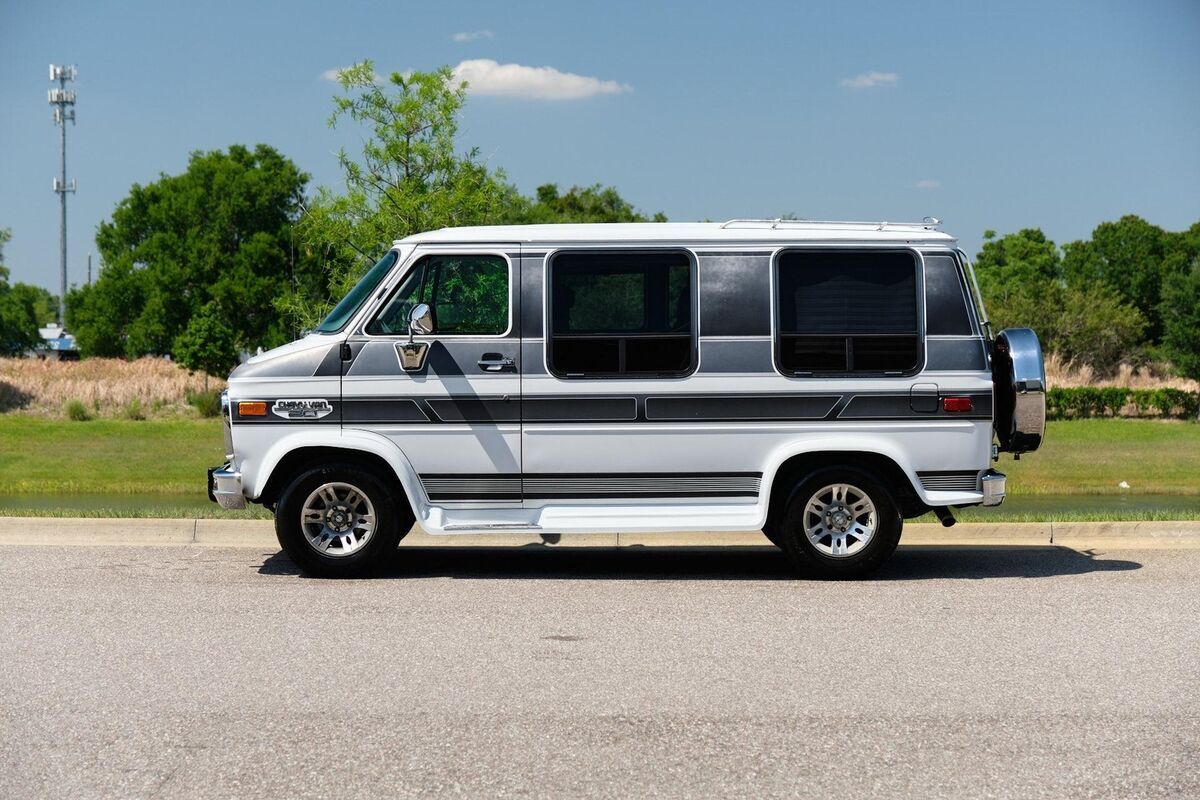 1994 Chevrolet G20 Van - photo 2