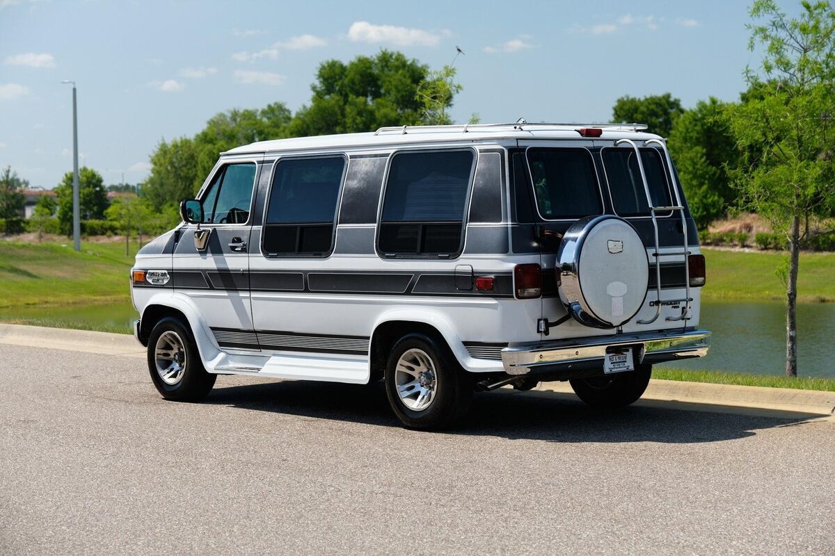 1994 Chevrolet G20 Van - photo 4