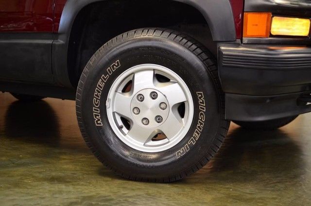 1994 Chevrolet Other Pickups 1 OWNER CLEAN CARFAX 4WD RED INTERIOR CLEAN TRADE - photo 3