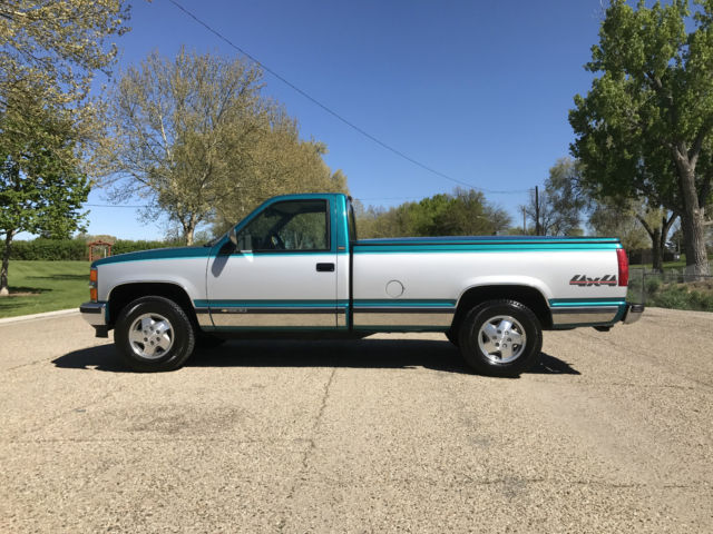 1994 CHEVROLET K1500 SILVERADO 4X4 5.7L 350 V/8 WITH ONLY 59.412 ACTUAL MILS 1994 Chevrolet C/K Pickup 1500 K1500