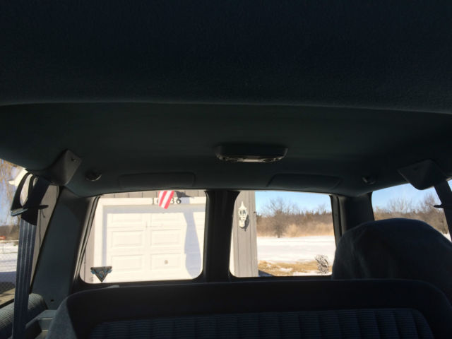 1994 Chevrolet Suburban Silverado Sport Utility 4-Door - photo 9