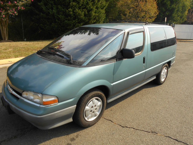 1994 Chevrolet Lumina APV - photo 2