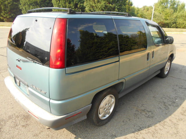 1994 Chevrolet Lumina APV - photo 6