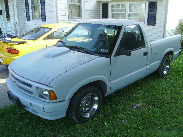 1994 Chevrolet S10 Base Standard Cab Pickup 2-Door 2.2L 1994 Chevrolet S-10