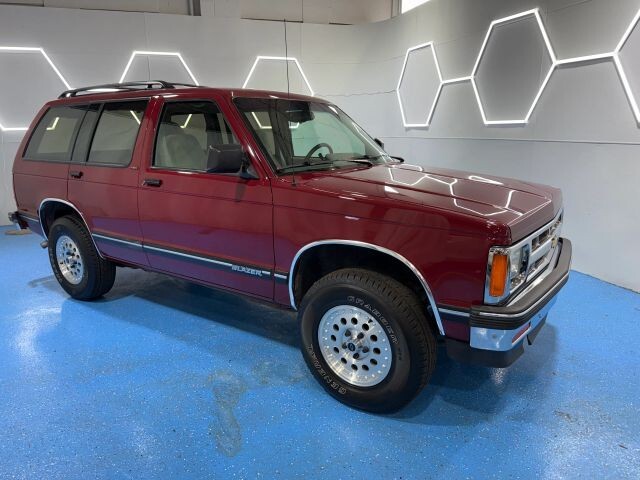 1994 Chevrolet S10 Blazer Sport Utility 4D - photo 2