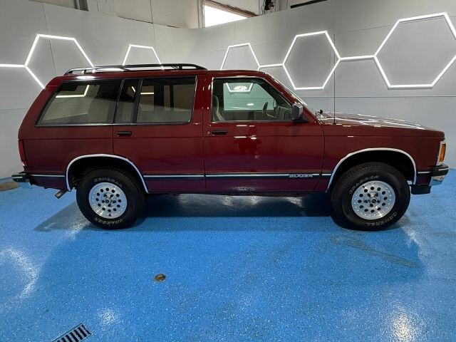 1994 Chevrolet S10 Blazer Sport Utility 4D - photo 4
