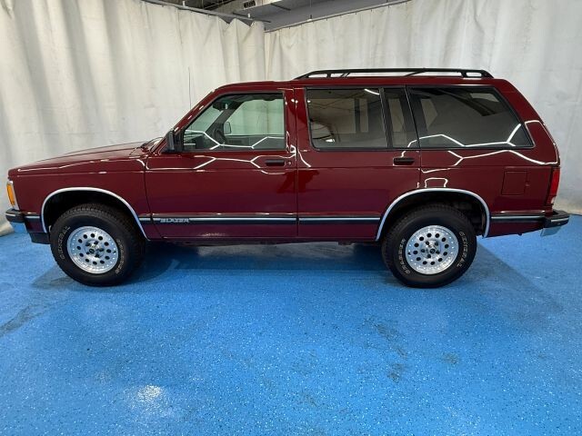 1994 Chevrolet S10 Blazer Sport Utility 4D - photo 5