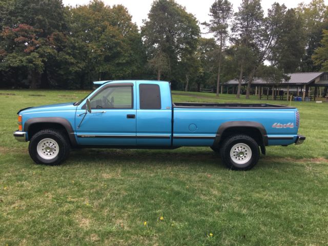 1994 CHEVROLET SILVERADO 2500 4X4 EXTENDED CAB WITH ONLY 47,683 ORIGINAL MILES 1994 Chevrolet Silverado 2500 1994 CHEVY SILVERADO 2500 4X4 47,683 ORIG MILES