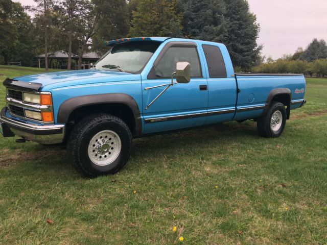 1994 Chevrolet Silverado 2500 1994 CHEVY SILVERADO 2500 4X4 47,683 ORIG MILES - photo 2