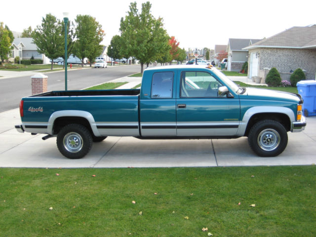 1994 Chevrolet Silverado 2500 4x4 Heavy Duty Club Cab/Ext. Cab Long Bed 454 V-8 1994 Chevrolet C/K Pickup 2500 Silverado 2500 HD 4x4 Club Cab/Ext. Cab Long Bed