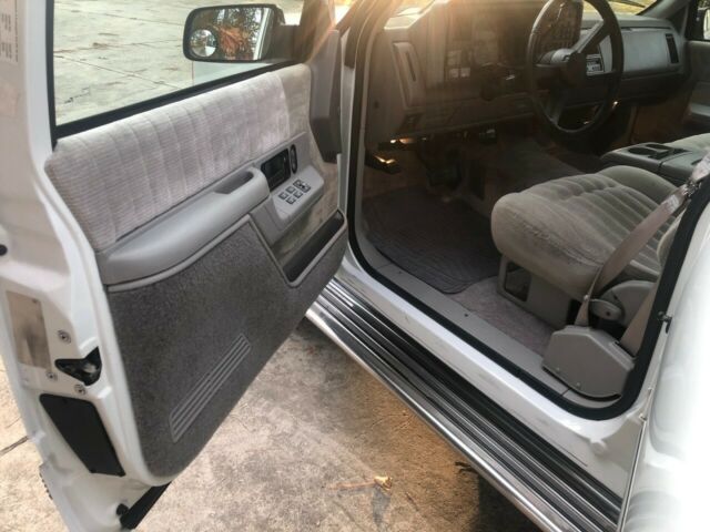 1994 Chevrolet Suburban - photo 11