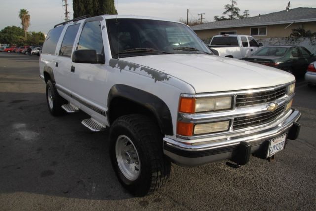 1994 Chevrolet Suburban 2500 4WD Automatic 8 Cylinder NO RESERVE 1994 Chevrolet Suburban 2500
