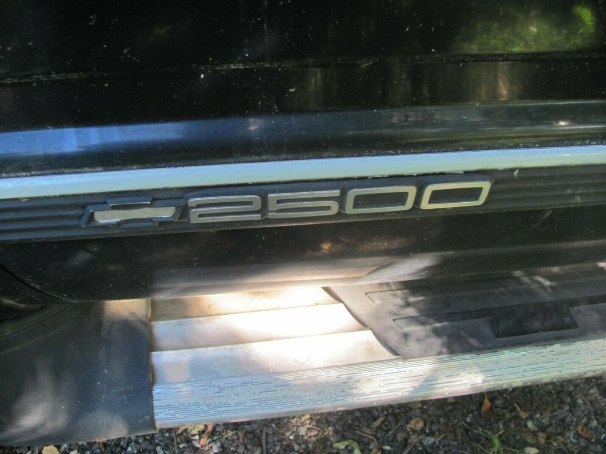 1994 Chevrolet Suburban - photo 11