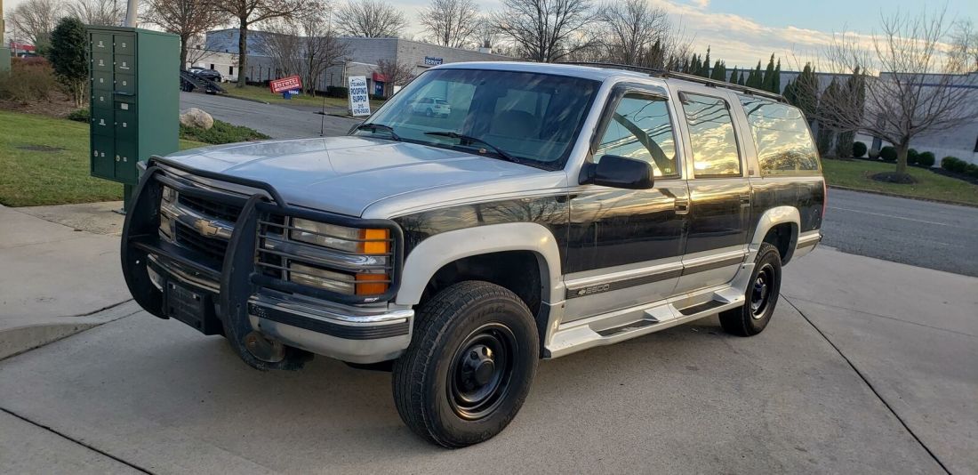 1994 Chevrolet Suburban 2500 4X4 V8 7.4 OIL LEAK -POSIBLE VALVE COVER GASKET 1994 Chevrolet Suburban