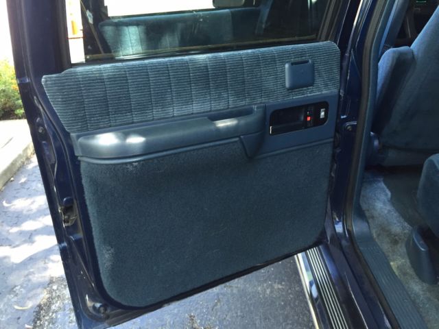 1994 Chevrolet Suburban - photo 13
