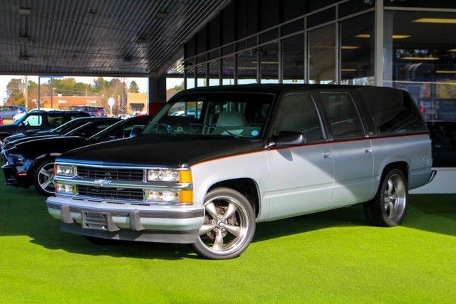 1994 Chevrolet Suburban Silver Ice Metallic SUV 5.7L 8-Cyl Engine Automatic 1994 Chevrolet Suburban --