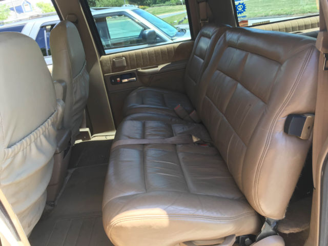 1994 Chevrolet Suburban - photo 12