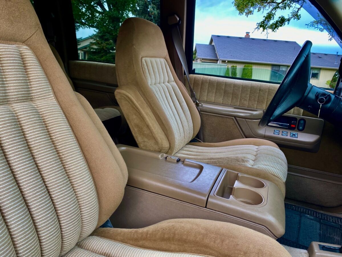 1994 Chevrolet Suburban - photo 12