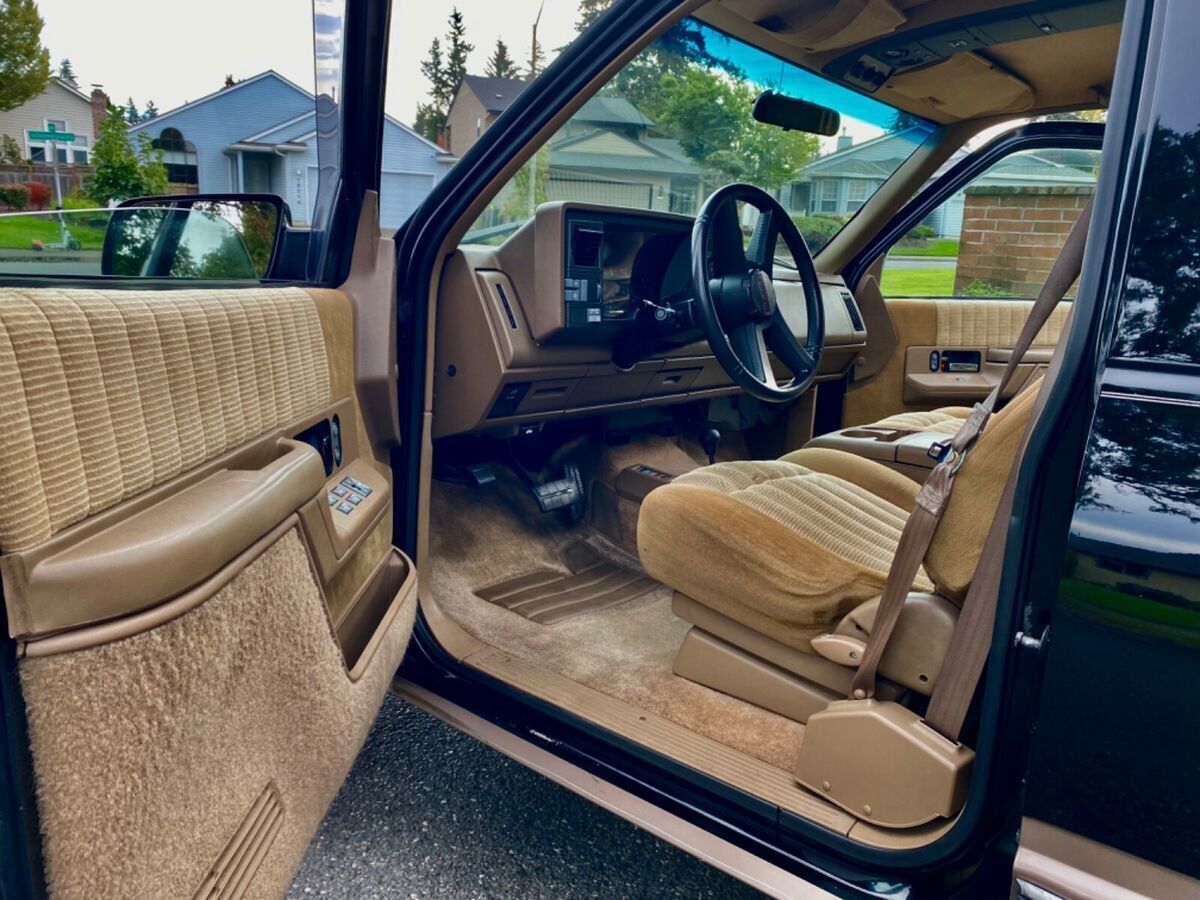 1994 Chevrolet Suburban - photo 13