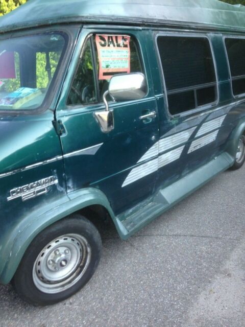 1994 Chevrolet G20 Van - photo 2