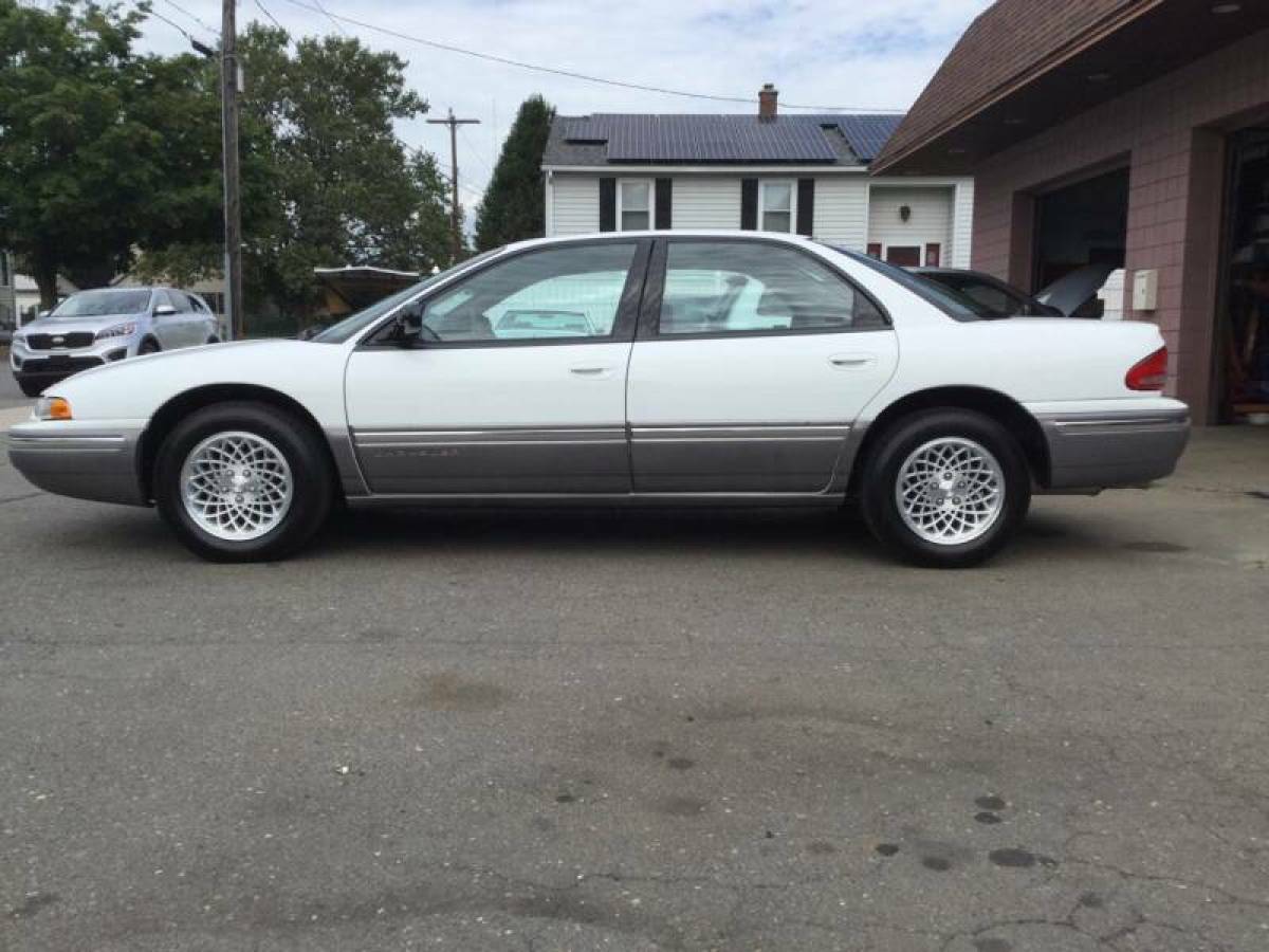 1994 Chrysler Concorde Base 4dr Sedan - photo 2