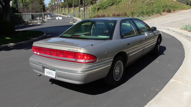1994 Chrysler Concorde Base Sedan 4-Door - photo 3