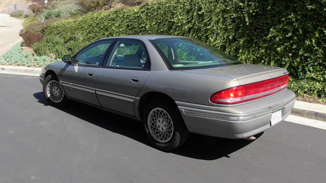 1994 Chrysler Concorde Base Sedan 4-Door - photo 4