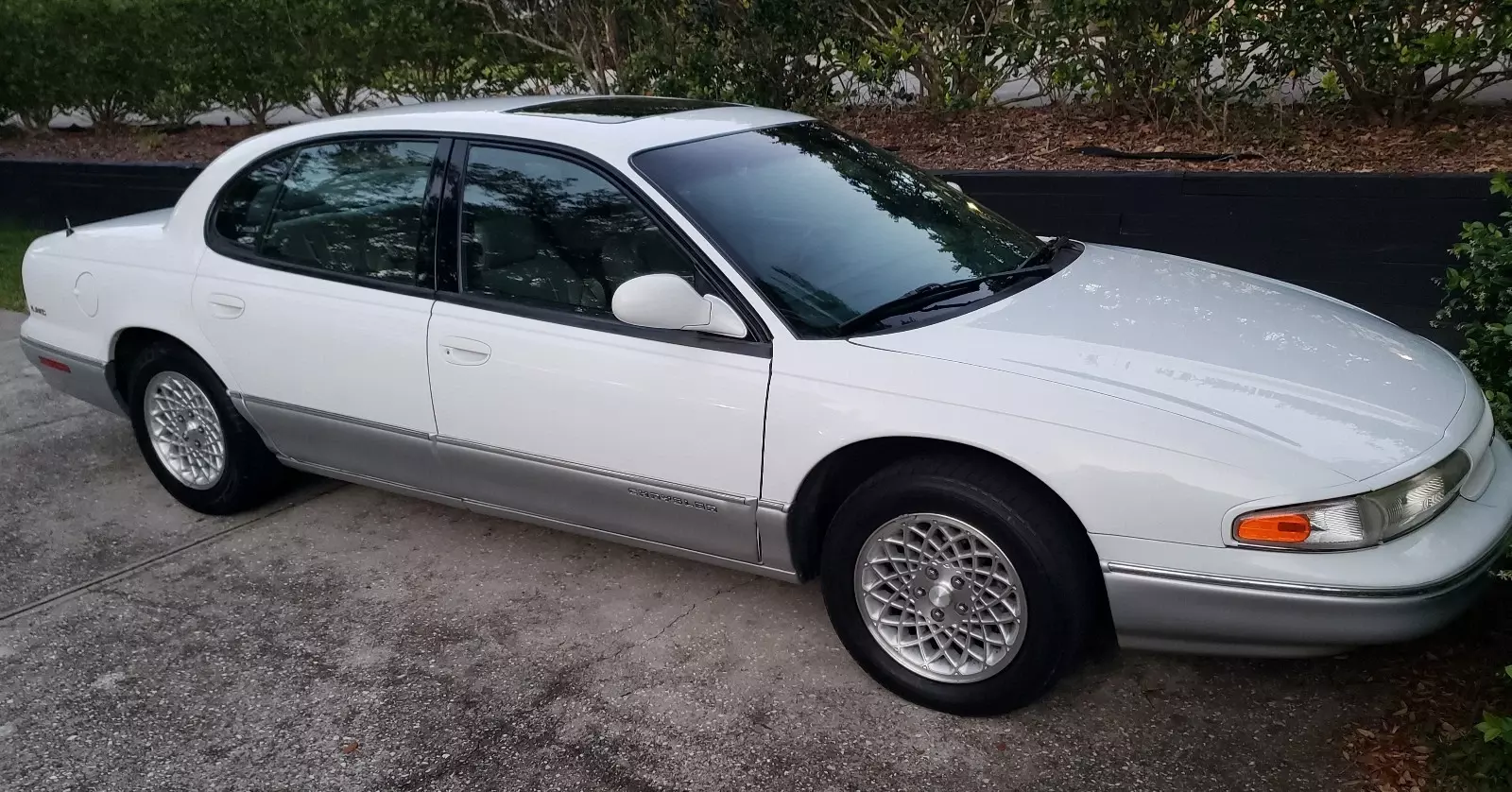 1994 Chrysler LHS Sedan White 1994 Chrysler LHS