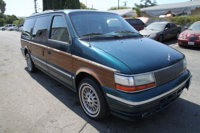 1994 Chrysler Town & Country 109K Low Miles Automatic 6 Cylinder NO RESERVE 1994 Chrysler Town & Country