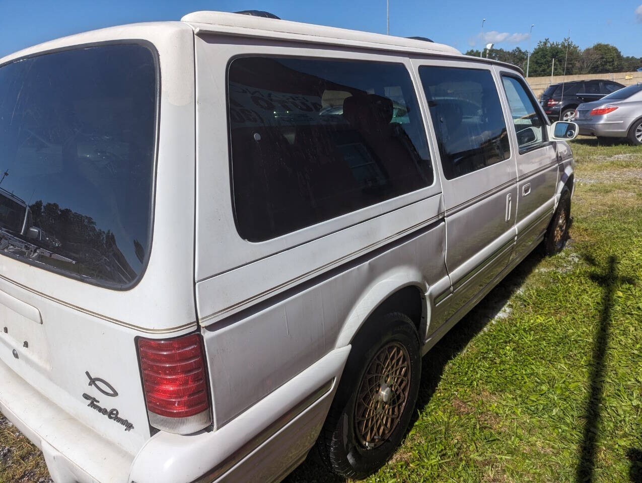 1994 Chrysler Town and Country Base 3dr Extended Mini Van - photo 3