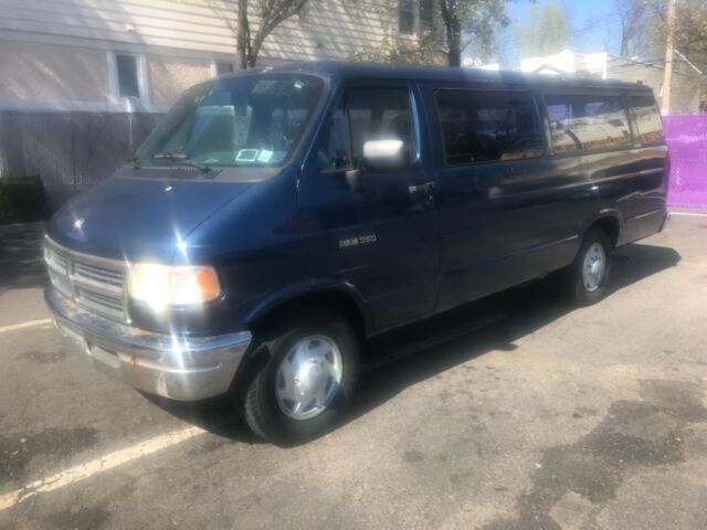 1994 Dodge Ram Van - photo 2